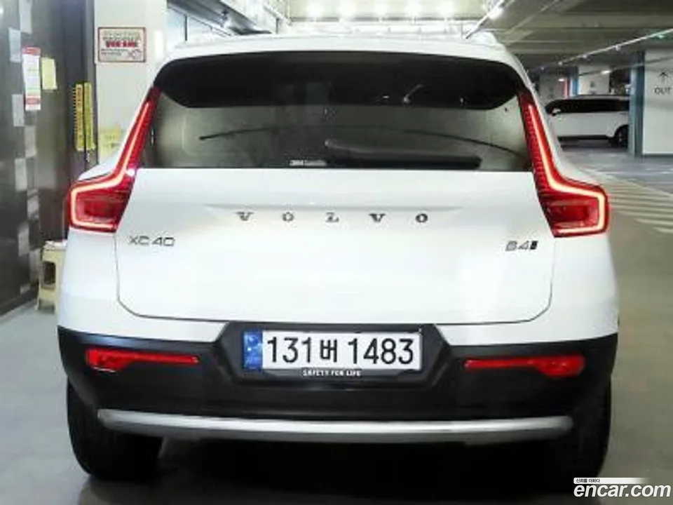 Volvo XC40 B4 2024 — thumbnail 3