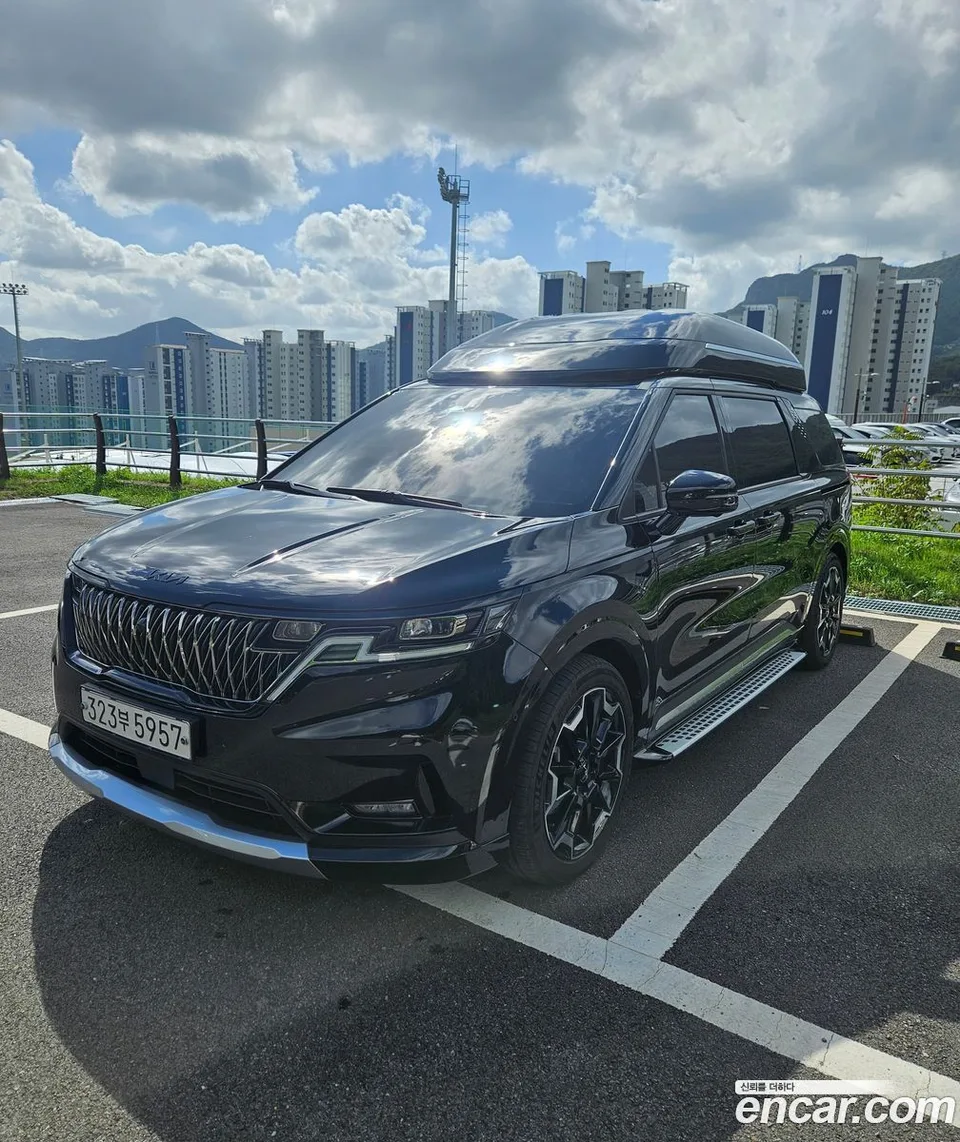 Kia Carnival 7 2023 — photo 1, buy with delivery to Moscow