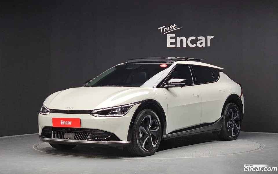 Kia EV6 2023 — photo 1, buy with delivery to Moscow