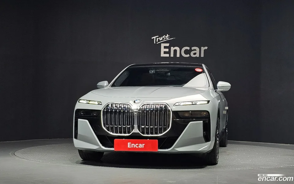 BMW 7 Series 740d xDrive M 2023 — thumbnail 3
