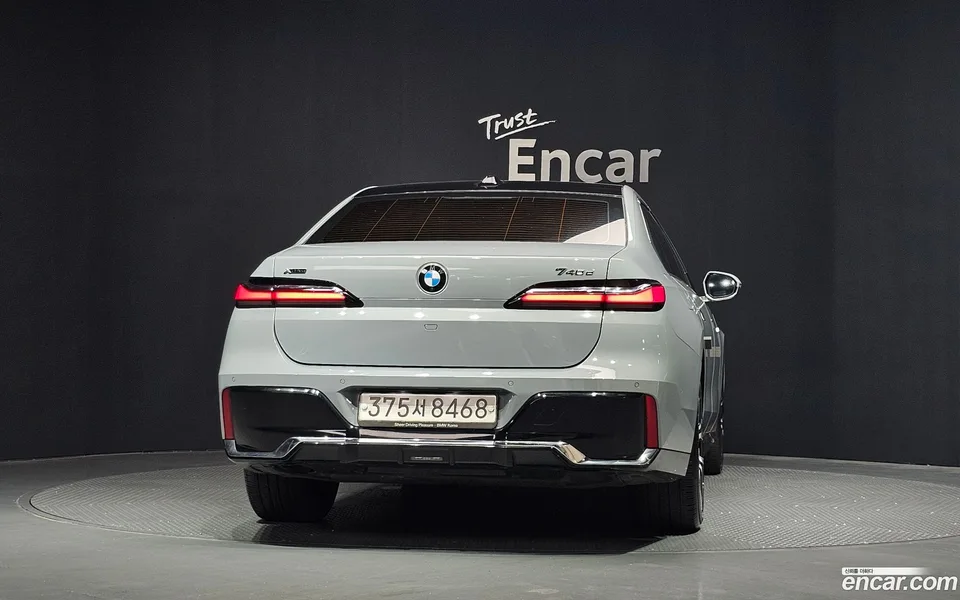 BMW 7 Series 740d xDrive M 2023 — thumbnail 4