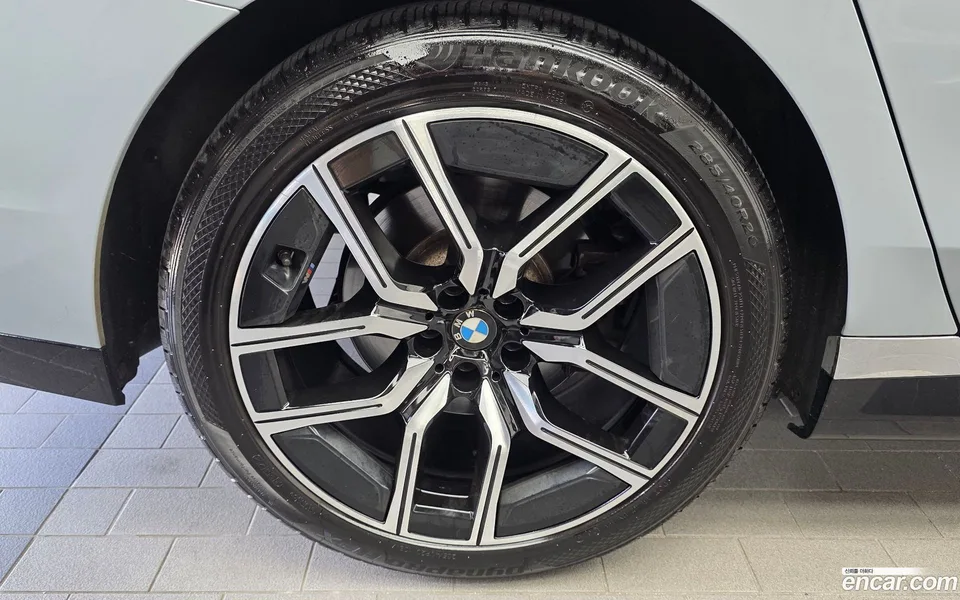 BMW 7 Series 740d xDrive M 2023 — thumbnail 5