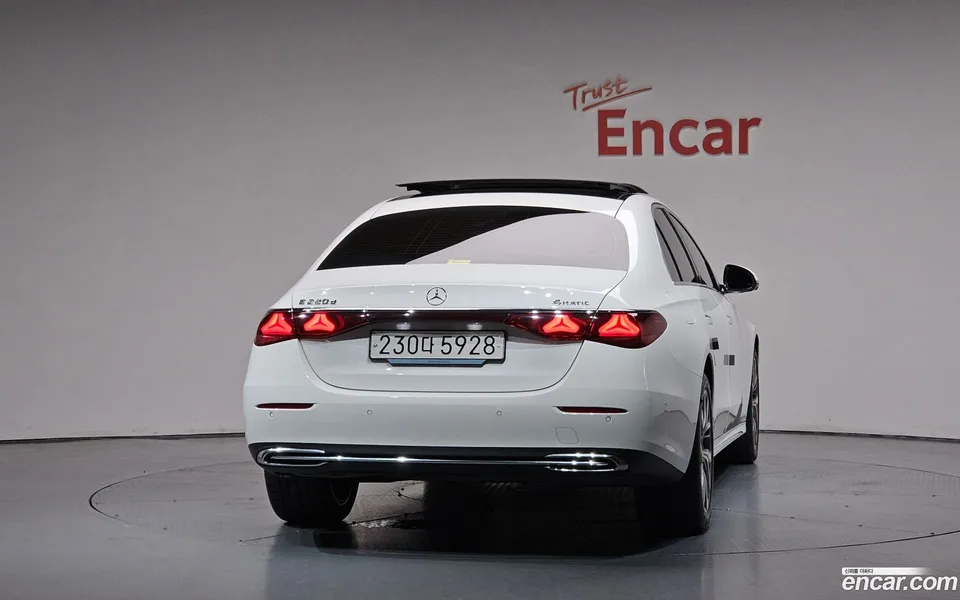 Mercedes-Benz E-Class E220d 4MATIC 2024 — thumbnail 4