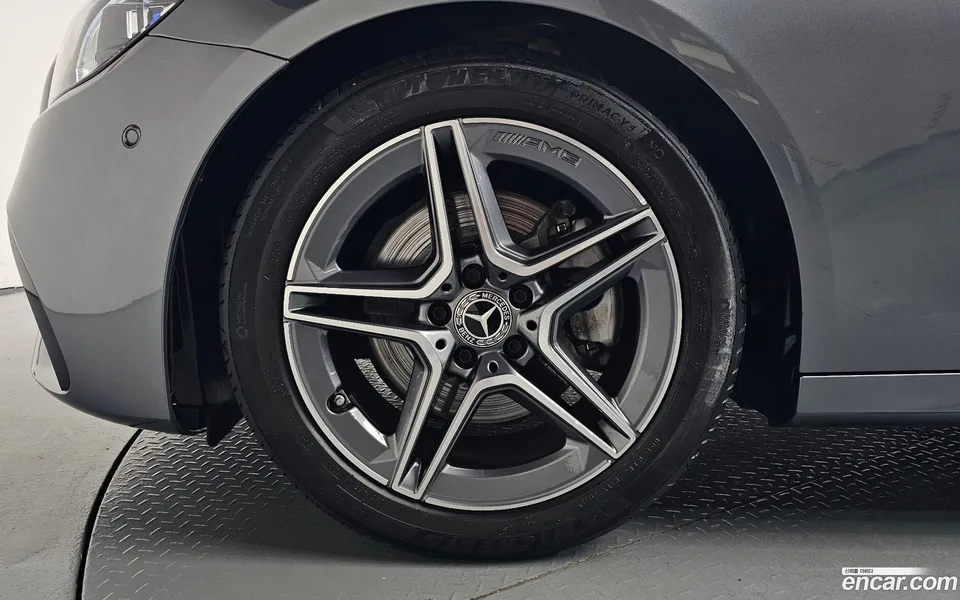 Mercedes-Benz E-Class E250 AMG Line 2023 — thumbnail 5