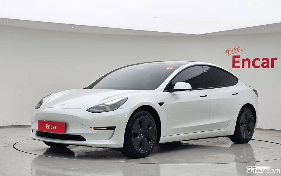 Tesla Model 3 AWD 2022 — photo 1, buy with delivery to Moscow