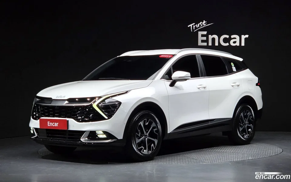 Kia Sportage Hybrid 2WD 2023 — photo 1, buy with delivery to Moscow