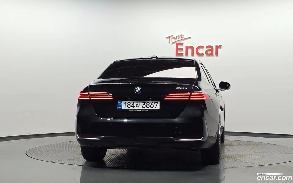 BMW 5 Series 520i 2025 — thumbnail 4