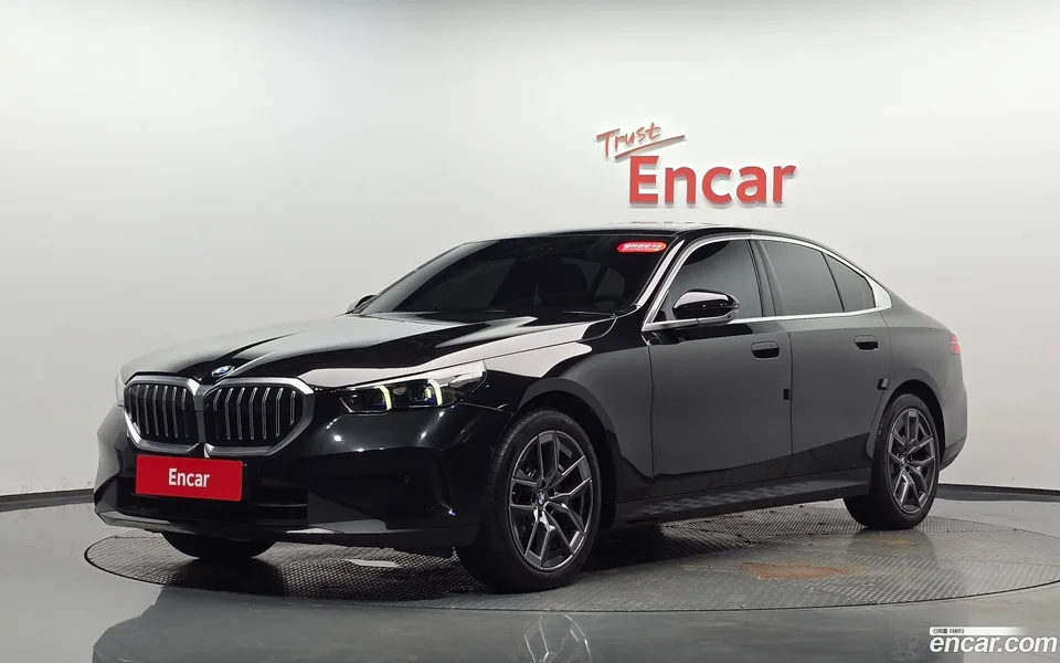 BMW 5 Series 520i 2025 — photo 1, buy with delivery to Moscow