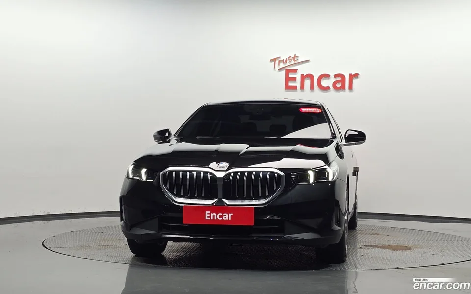 BMW 5 Series 520i 2025 — thumbnail 3