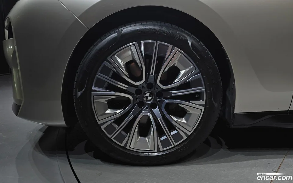 BMW 7 Series 740i sDrive 2023 — миниатюра 2