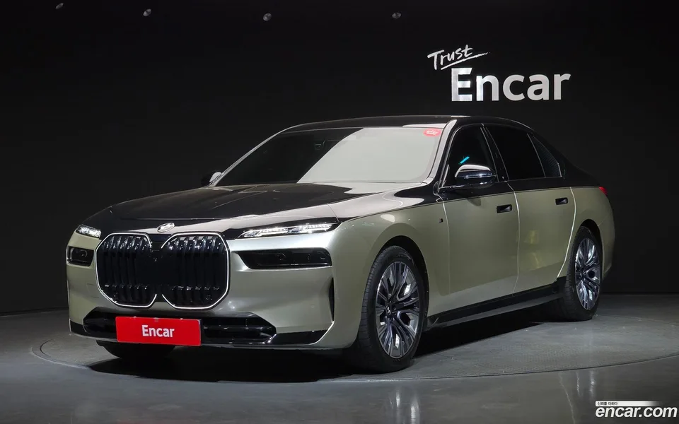 BMW 7 Series 740i sDrive 2023 — фото 1, купить с доставкой в Москву