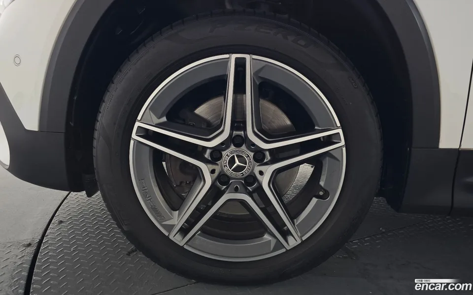 Mercedes-Benz GLB-Class GLB250 4MATIC 2023 — thumbnail 5