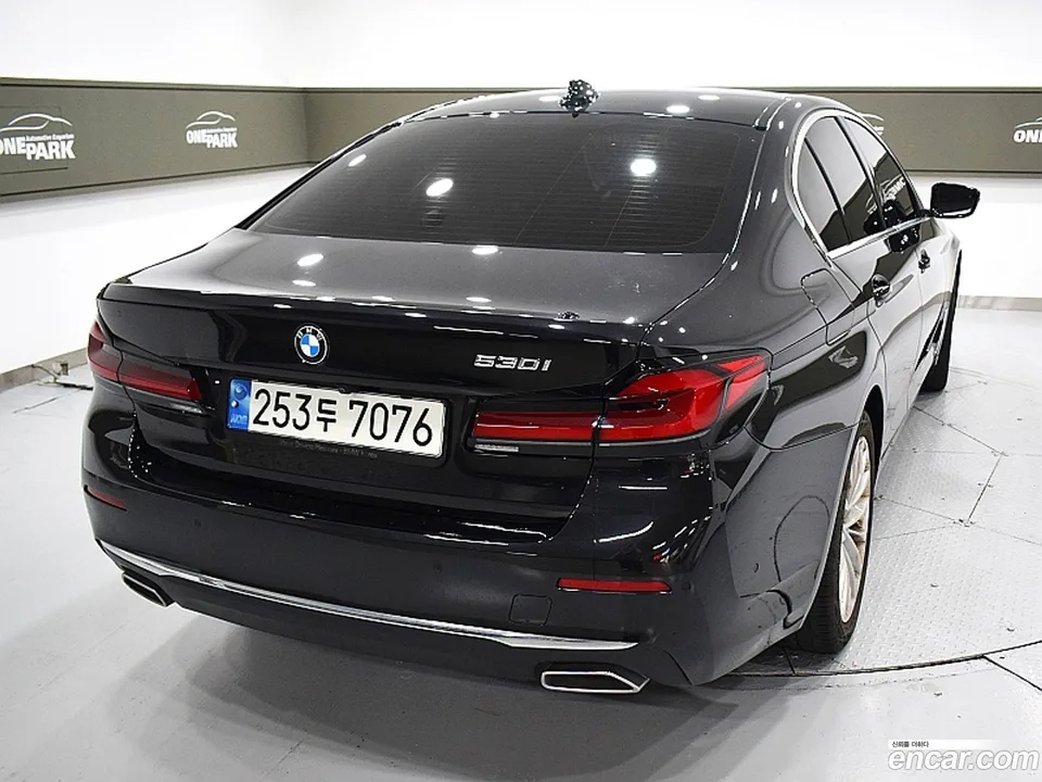BMW 5 Series 530i 2022 — миниатюра 3