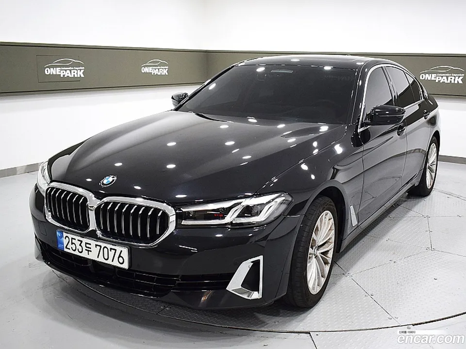 BMW 5 Series 530i 2022 — фото 1, купить с доставкой в Москву