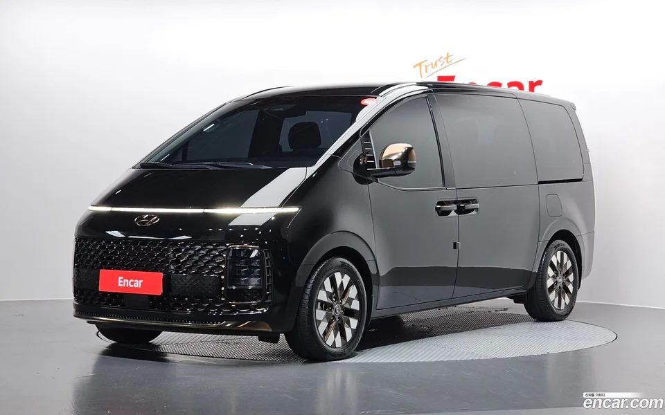 Hyundai Staria 9 2024 — photo 1, buy with delivery to Moscow