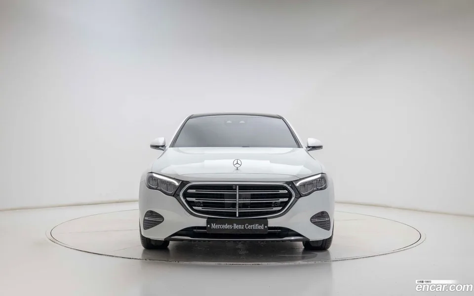 Mercedes-Benz E-Class E220d 4MATIC 2025 — thumbnail 3