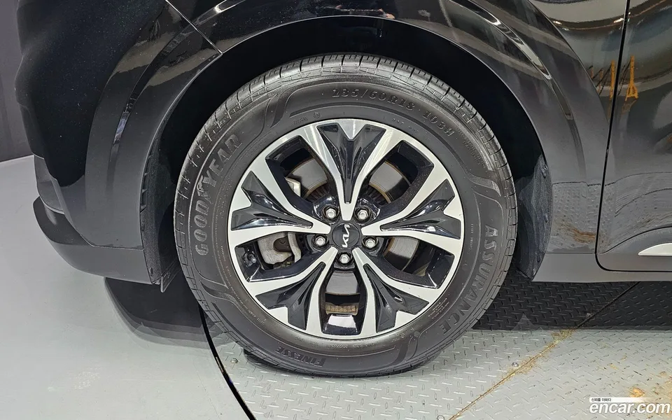 Kia Carnival 9 2023 — thumbnail 2