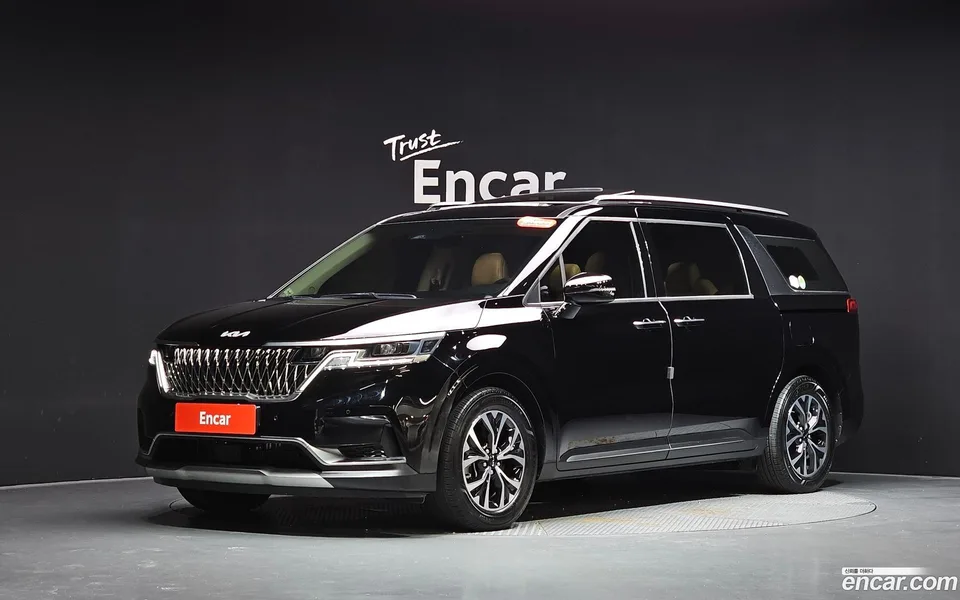Kia Carnival 9 2023 — photo 1, buy with delivery to Moscow