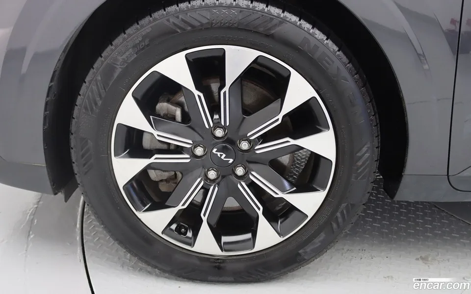 Kia Carnival 9 2022 — thumbnail 2