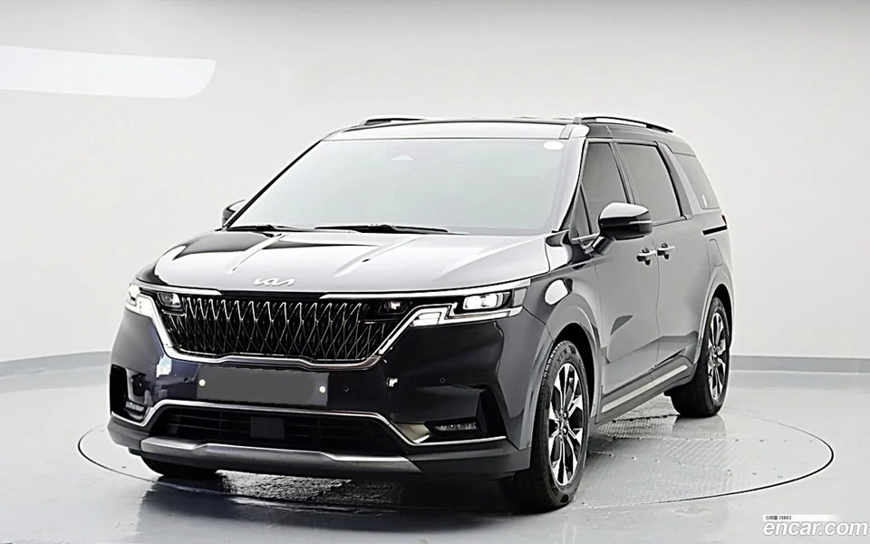 Kia Carnival 9 2022 — photo 1, buy with delivery to Moscow