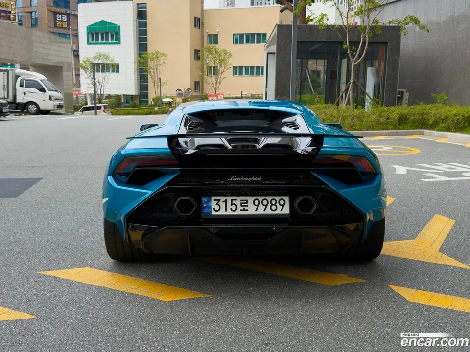 Lamborghini Huracan LP640-2 2024 — миниатюра 4
