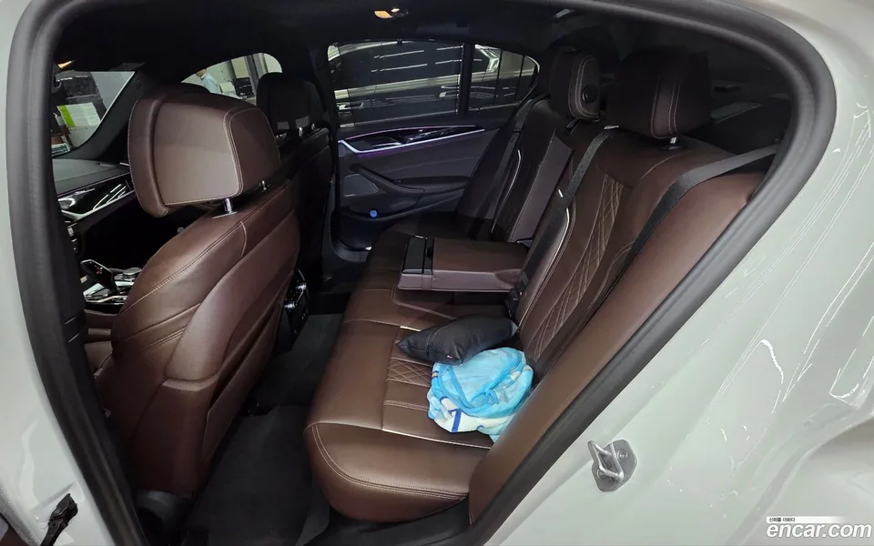 BMW 5 Series 530e M 2023 — thumbnail 3