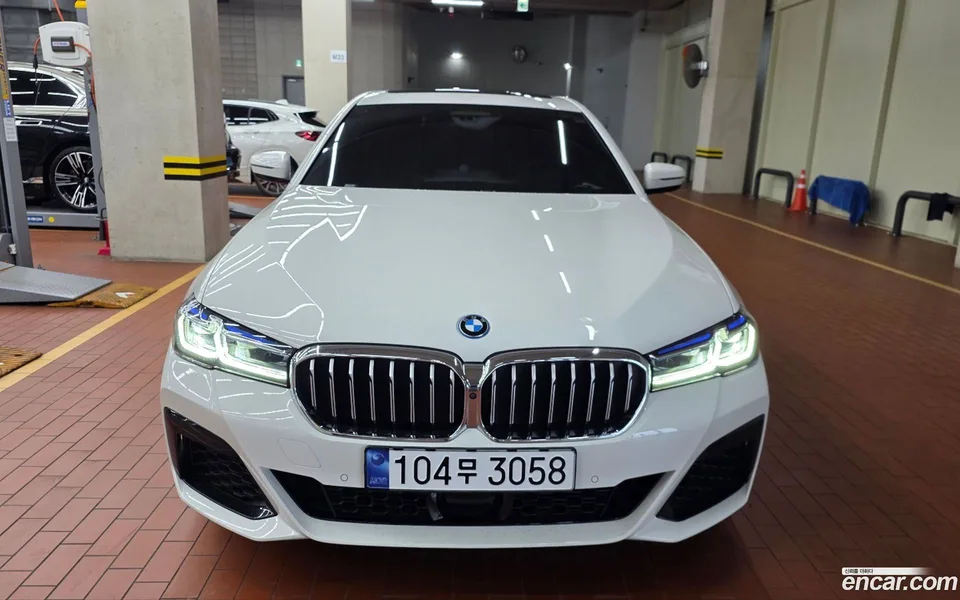 BMW 5 Series 530e M 2023 — photo 1, buy with delivery to Moscow