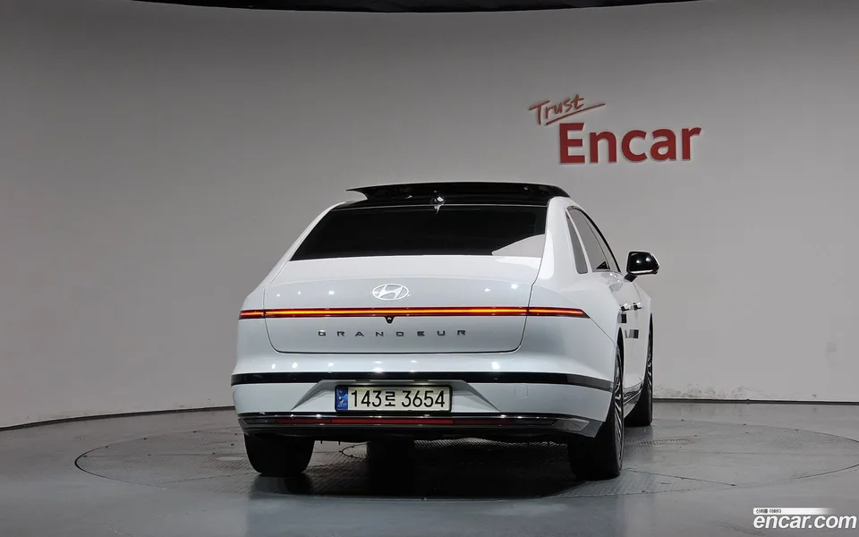 Hyundai Grandeur Hybrid 2023 — thumbnail 4