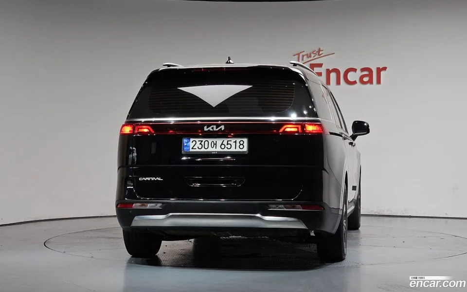 Kia Carnival 7 2023 — thumbnail 4
