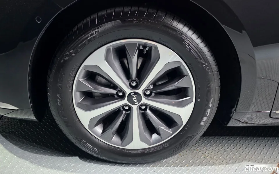 Kia K8 Hybrid 2023 — thumbnail 2