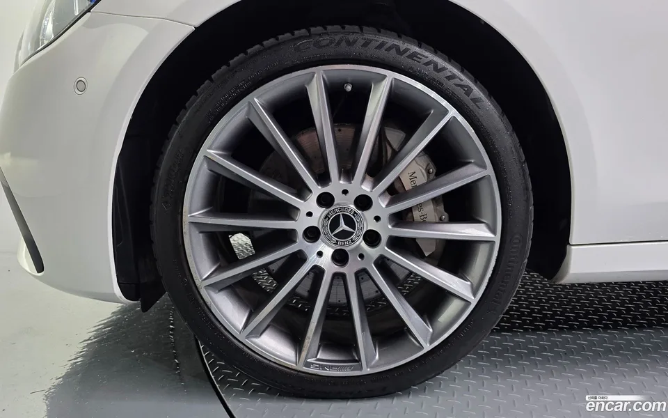 Mercedes-Benz E-Class E350 4MATIC AMG Line 2022 — thumbnail 5