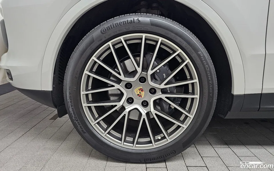 Porsche Cayenne 3.0 2023 — thumbnail 2