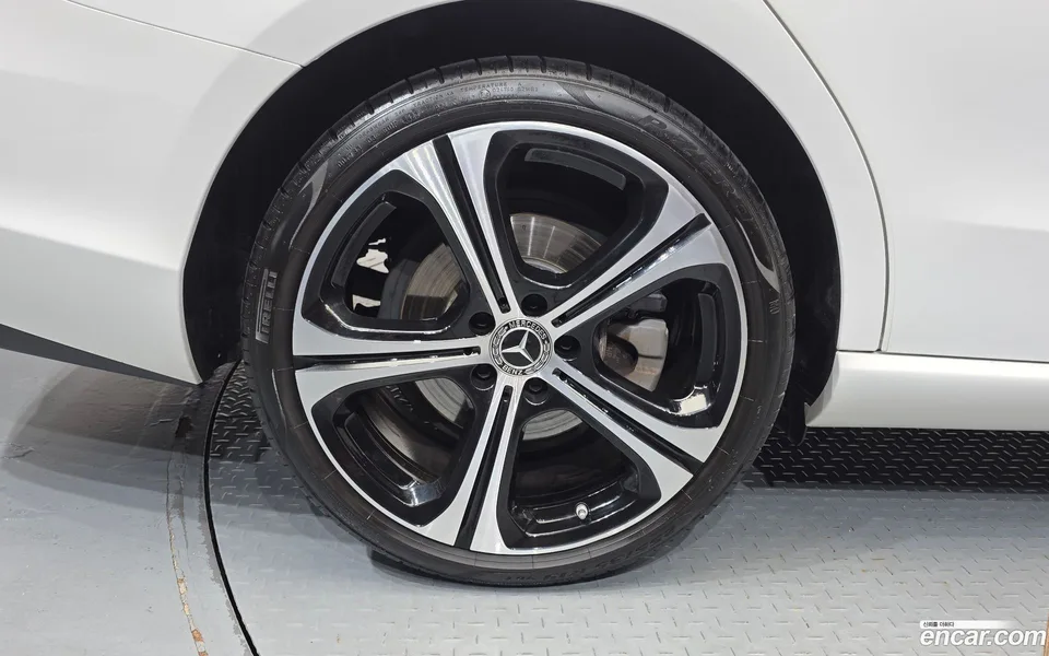 Mercedes-Benz C-Class C300 4MATIC 2023 — thumbnail 5