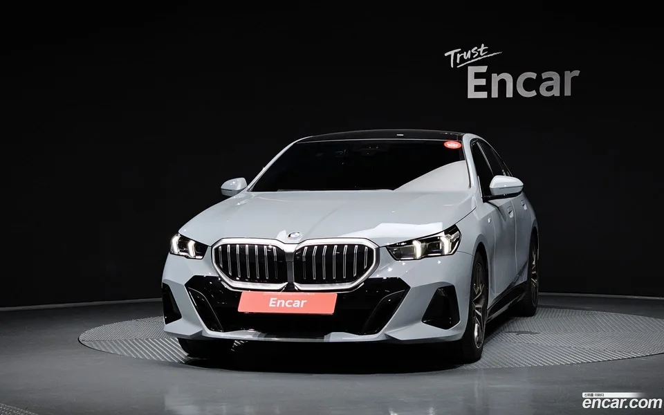 BMW 5 Series 520i M 2025 — thumbnail 3