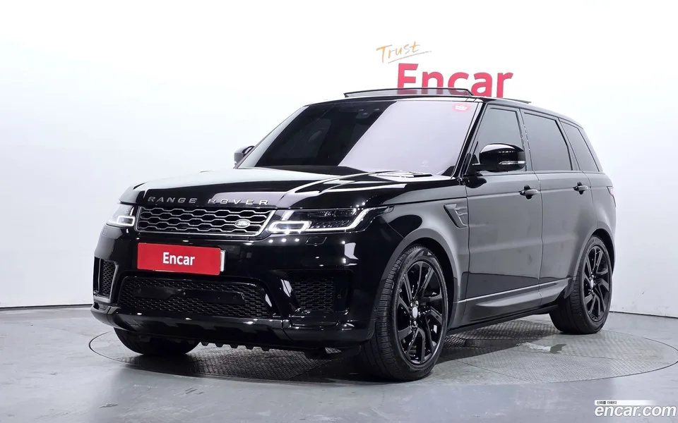 Land Rover 2 D300 HSE 2022 — photo 1, buy with delivery to Moscow
