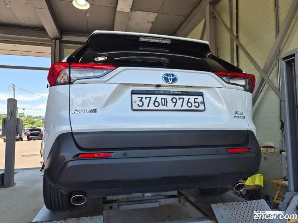 Toyota RAV4 2.5 2WD XLE 2024 — thumbnail 2