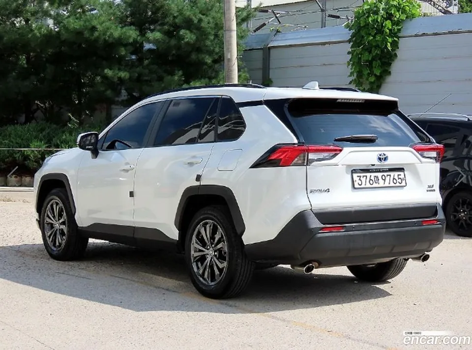 Toyota RAV4 2.5 2WD XLE 2024 — thumbnail 3