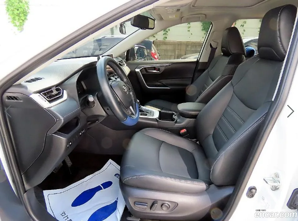 Toyota RAV4 2.5 2WD XLE 2024 — thumbnail 5