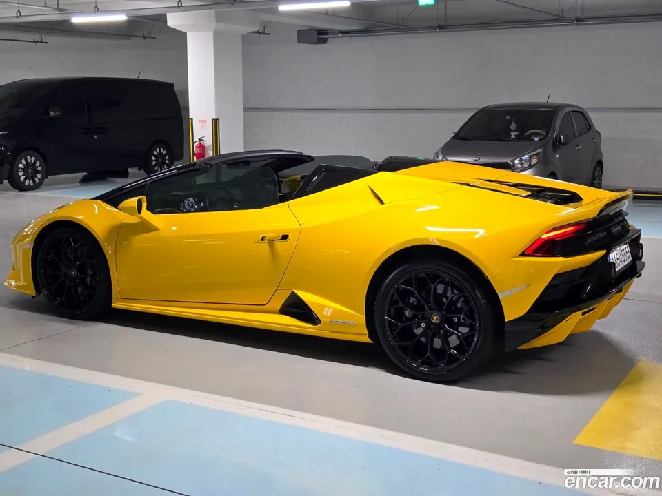 Lamborghini Huracan LP640-4 2023 — thumbnail 3