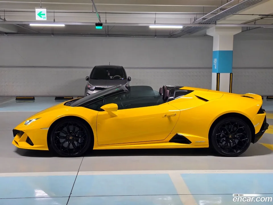 Lamborghini Huracan LP640-4 2023 — thumbnail 4