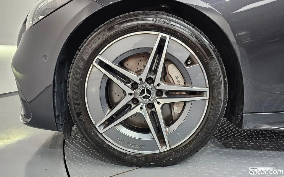 Mercedes-Benz C-Class C200 AMG Line 2025 — миниатюра 2