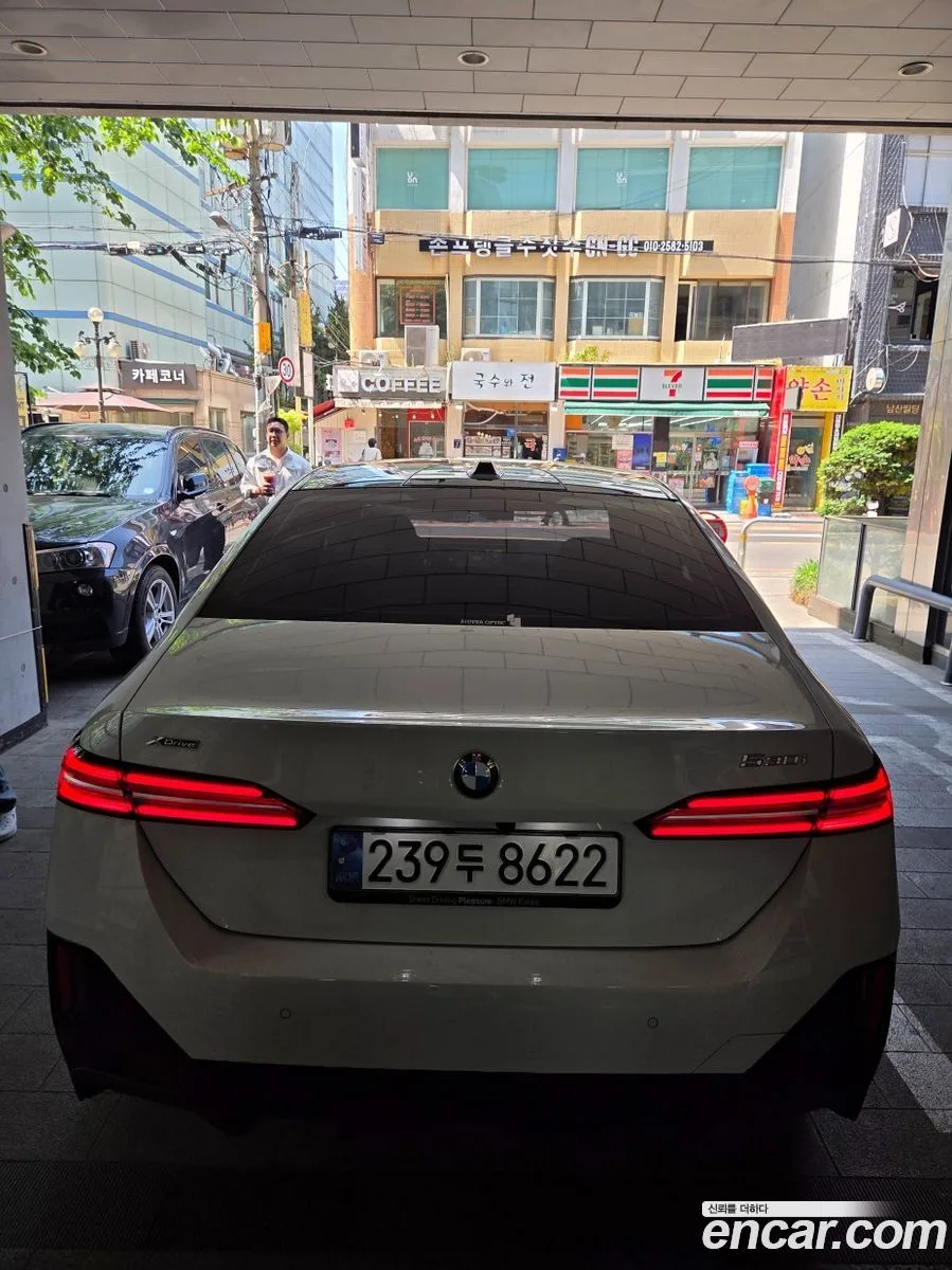 BMW 5 Series 530i xDrive M 2025 — thumbnail 2