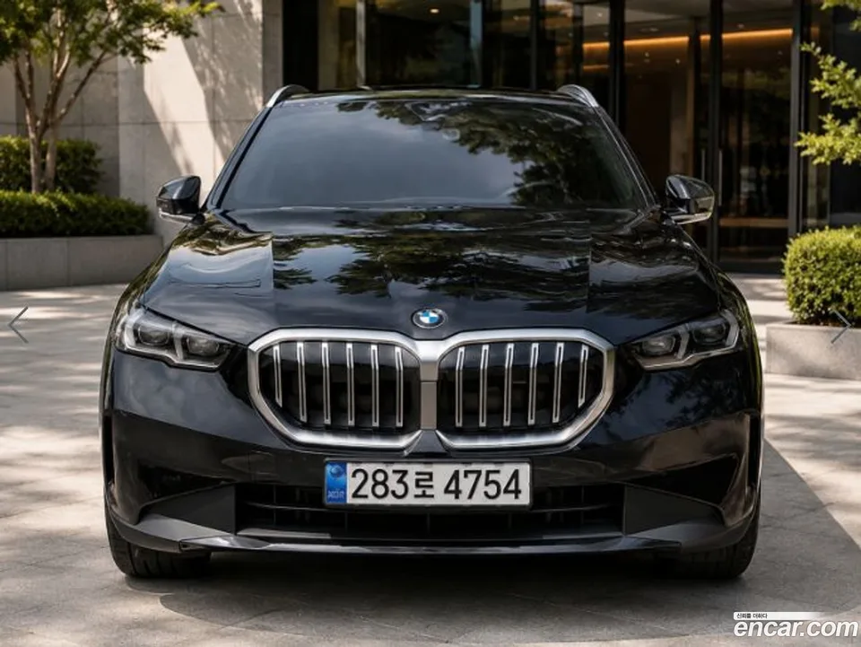 BMW 5 Series 530i xDrive 2025 — photo 1, buy with delivery to Moscow