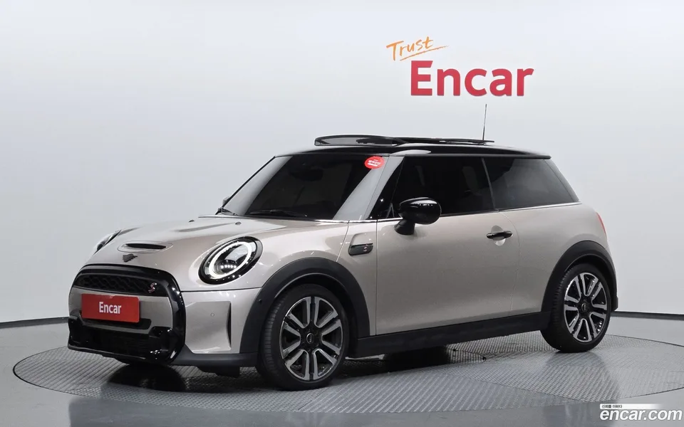 MINI Cooper S 2023 — photo 1, buy with delivery to Moscow
