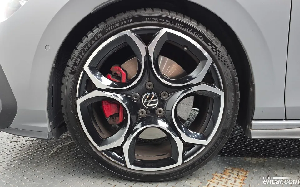 Volkswagen Golf 2.0 GTI 2025 — thumbnail 2