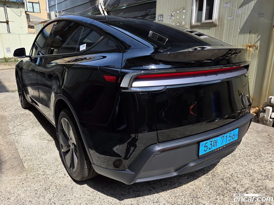 Tesla Model Y RWD 2026 — thumbnail 3