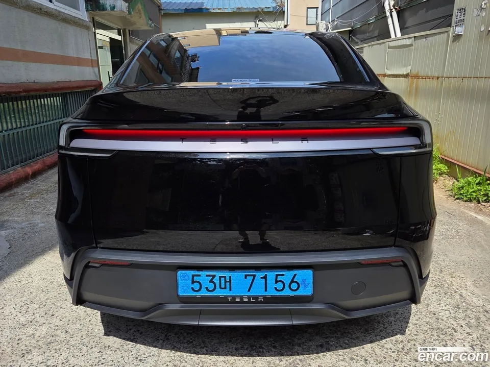 Tesla Model Y RWD 2026 — thumbnail 4