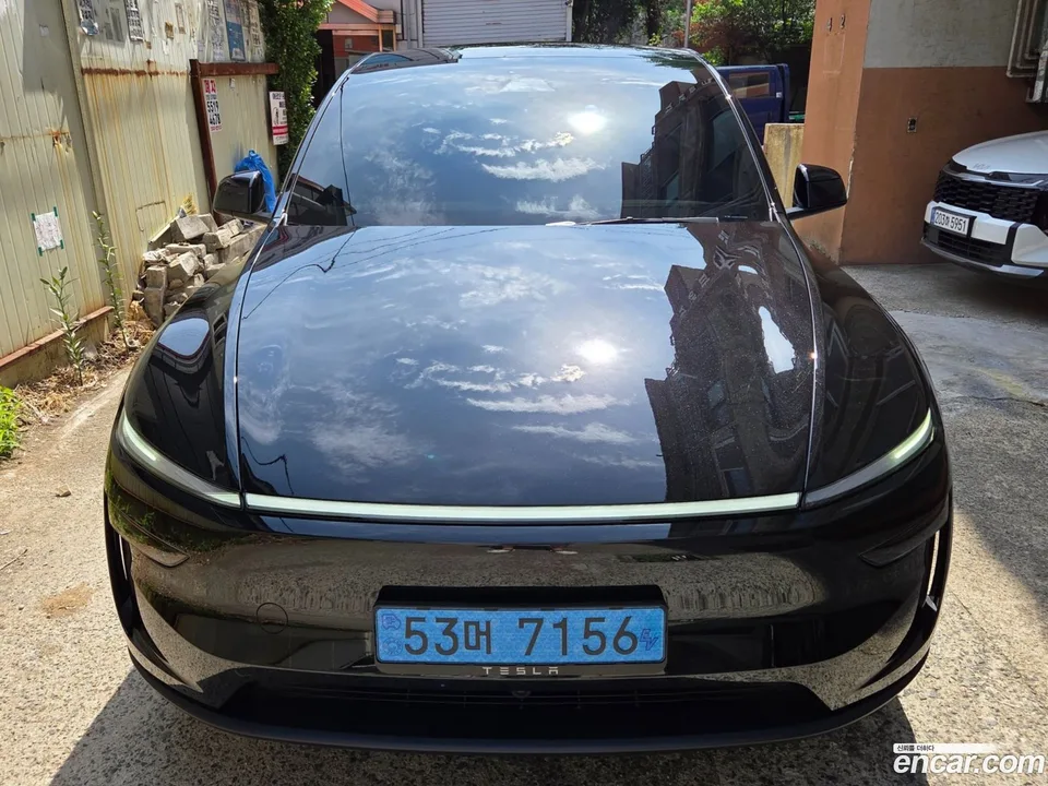 Tesla Model Y RWD 2026 — photo 1, buy with delivery to Moscow