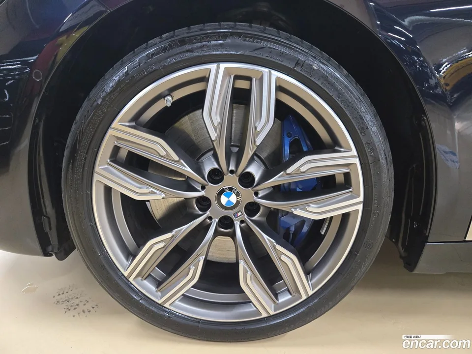 BMW 7 Series M760Li xDrive 2022 — миниатюра 2