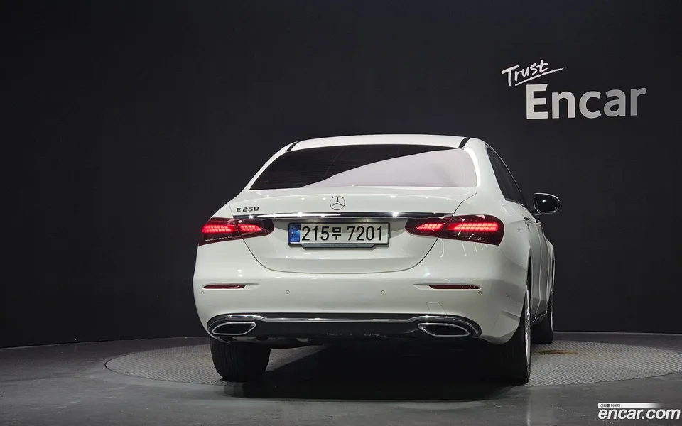 Mercedes-Benz E-Class E250 2022 — thumbnail 4